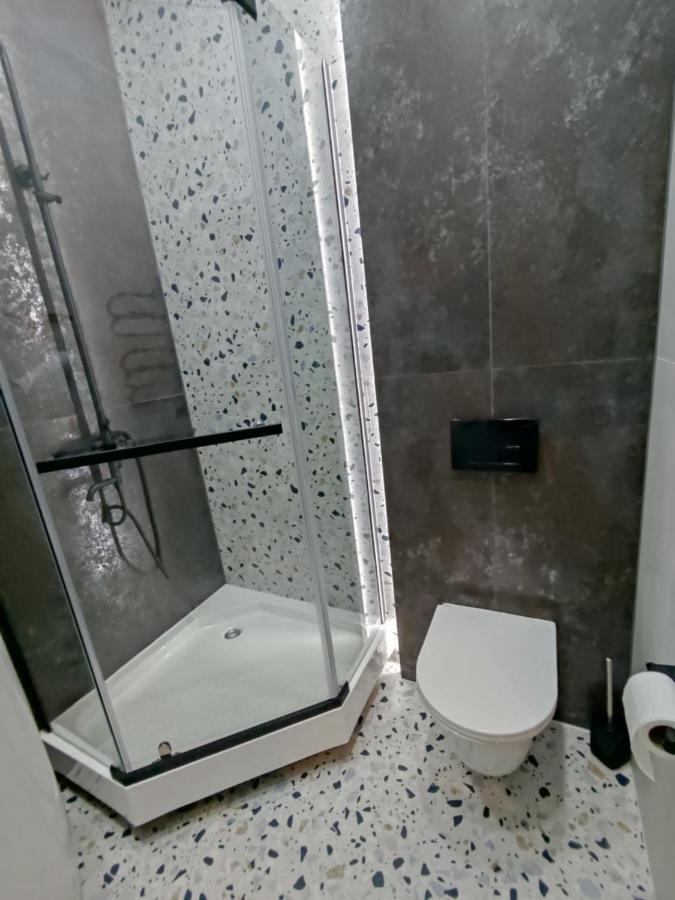 Brativ Rohatynciv 32 Leópolis Exterior foto